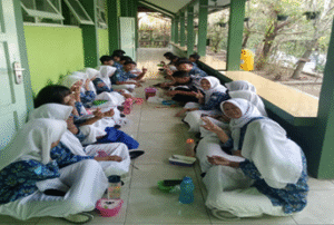 IMPLEMENTASI AYO RUKUN DALAM MENGATASI MASALAH PERUNDUNGAN, AKSI INTOLERANSI DAN KEKERASAN DI SMA NEGERI 1 GEYER dengan Program SAHABATKU ( Satu Hari Curhat Bersama Wali Kelasku )